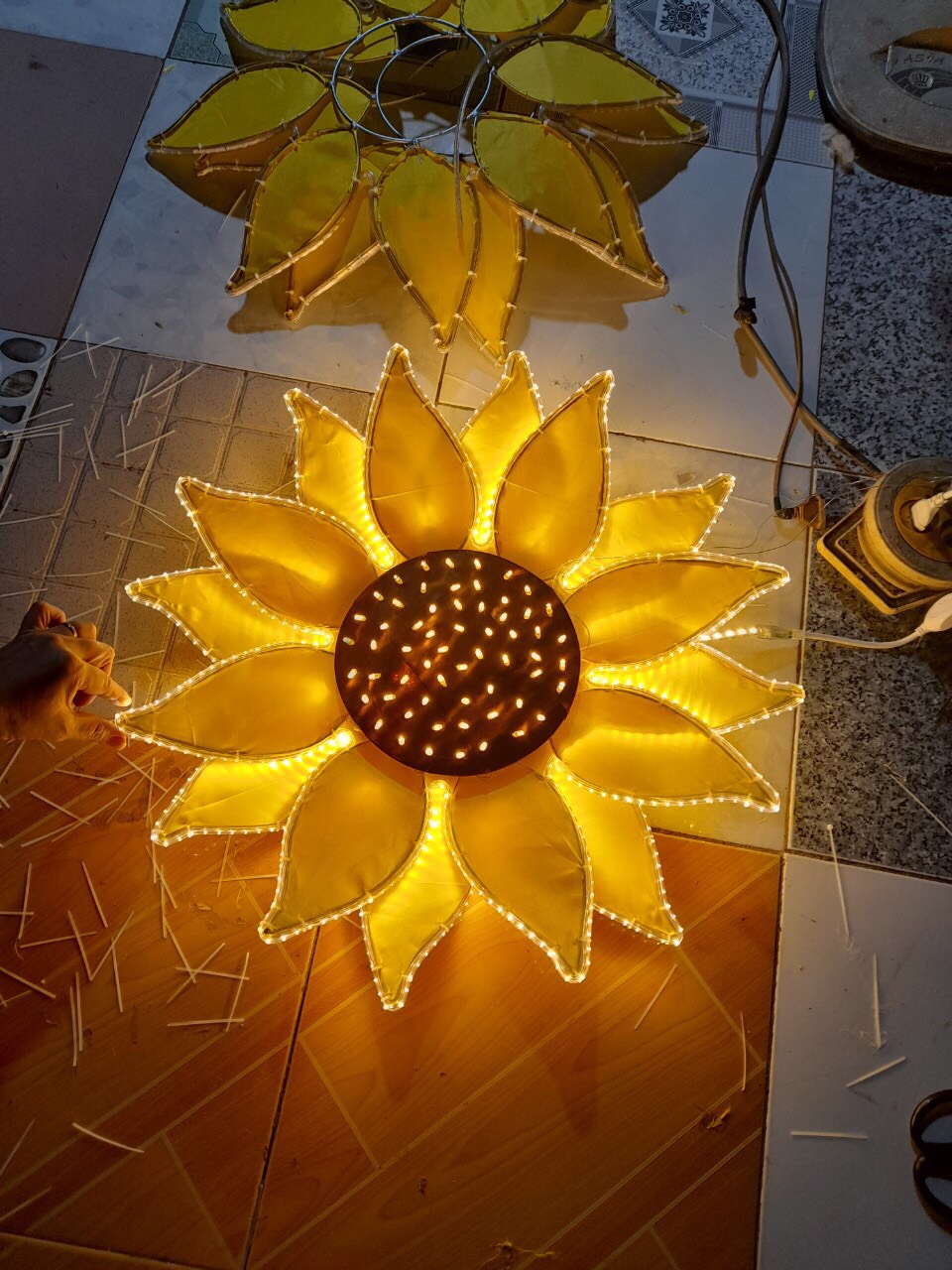 hoa_van_trang_Tri_duong_pho_2